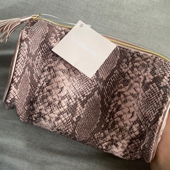 Ulta Beauty 10 Piece Gift Set - Picture 6 of 7